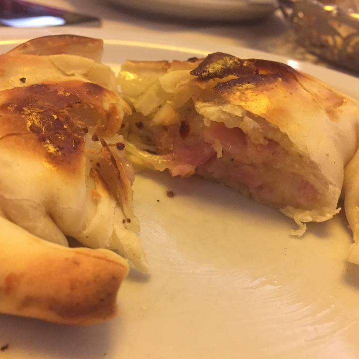 Empanada jamón y queso - Cabildo de Buenos Aires